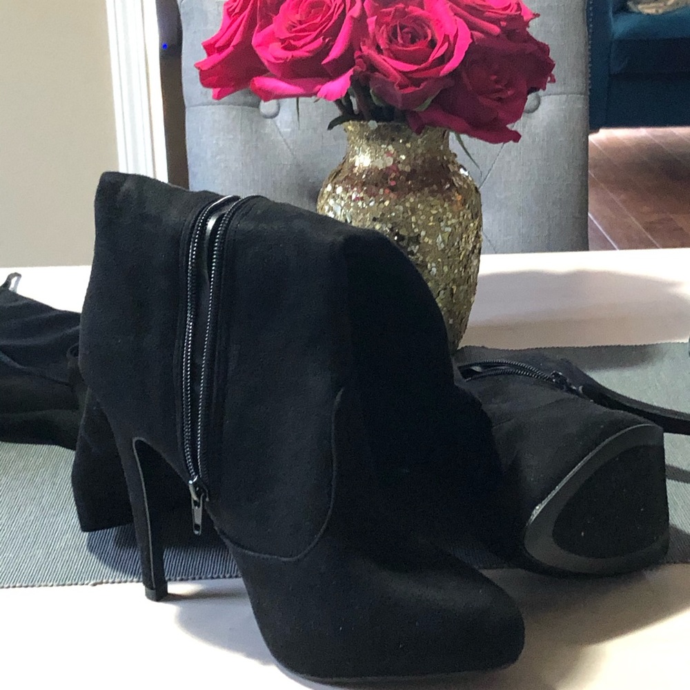 Black wide calf thigh high boots size 8